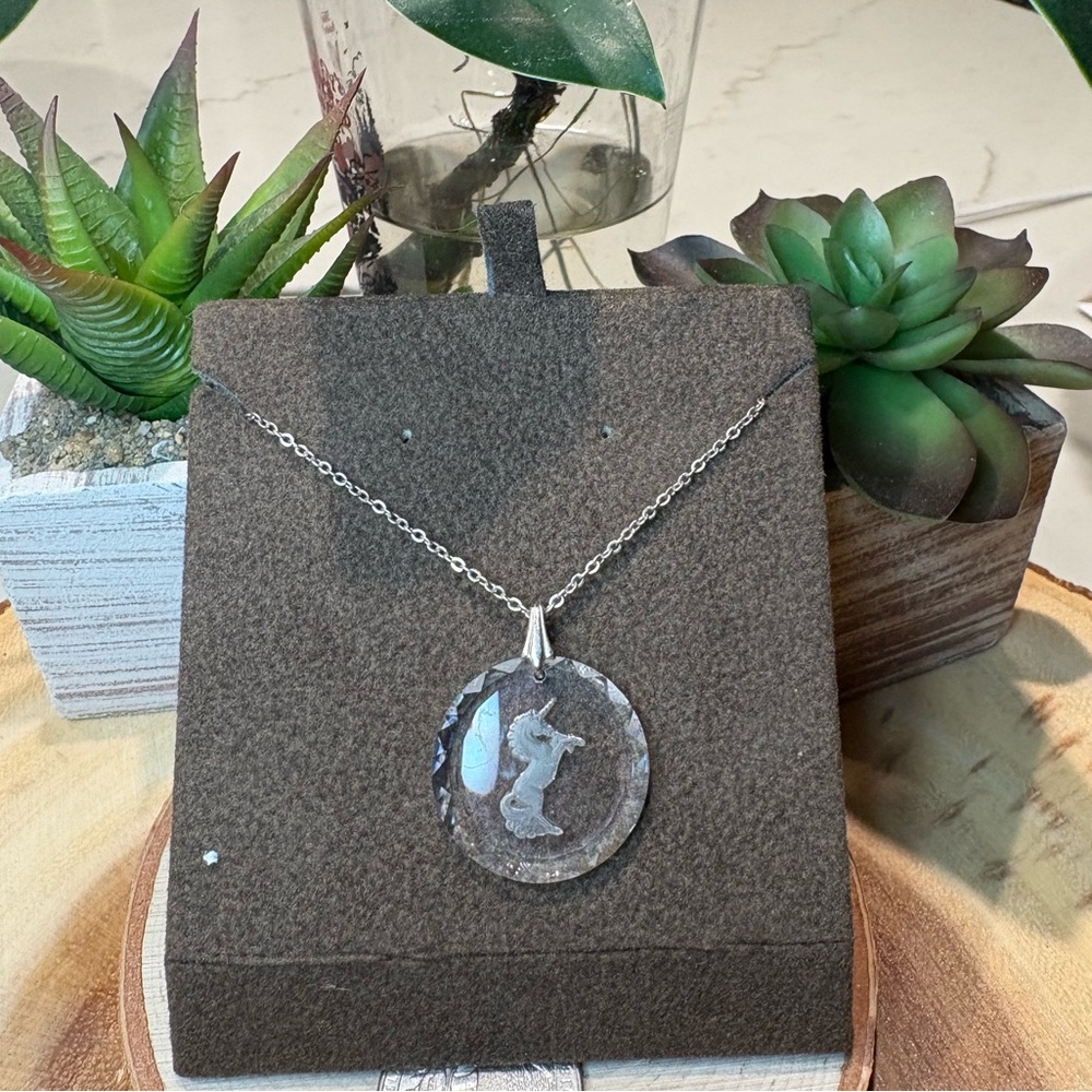 Glass Unicorn Pendant Necklace🩶